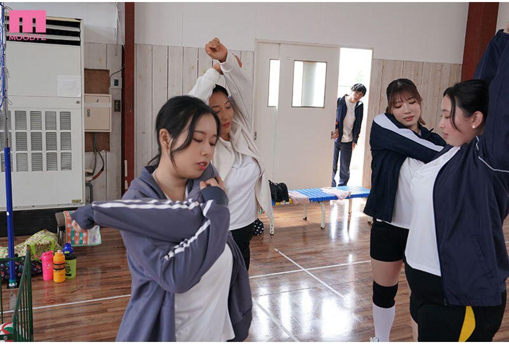 MIRD-273 Voluptuous Busty Mom Volleyball Harem. Taking A Break From Practice, They Press On Their Huge Breasts! Flesh Surrounded! Extremely Plump And Frustrated Aunties Who Devour Young Dicks And Squeeze Out Their Cum Screenshot 1