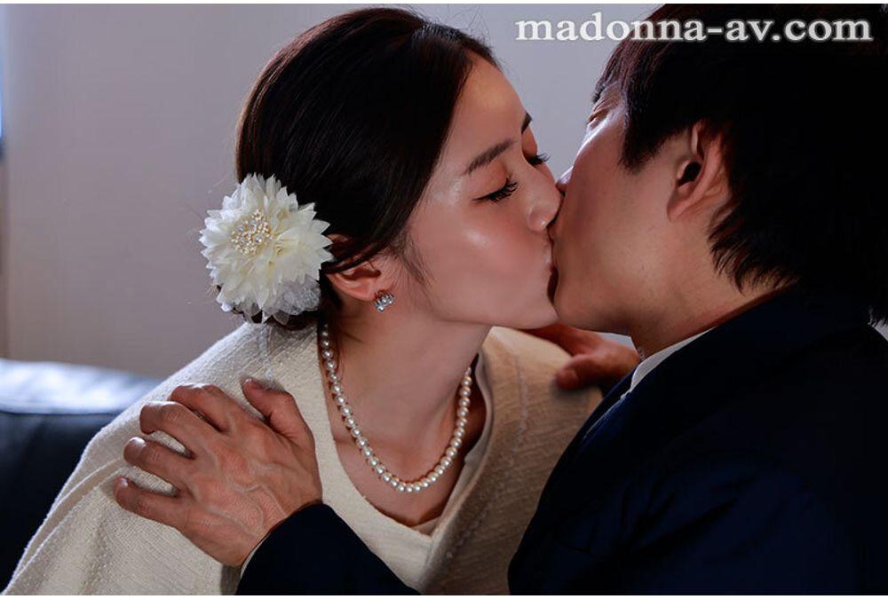 JUR-500 After The Graduation Ceremony... A Gift From Your Stepmother To You Now That You're An Adult. Kana Miyashita Screenshot 1