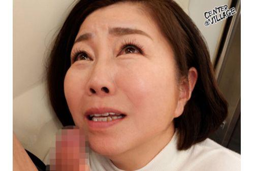 IRO-53 Married Woman Molestation Train ~Fifty Year Old Mother Touched~ Yukino Ueda Screenshot