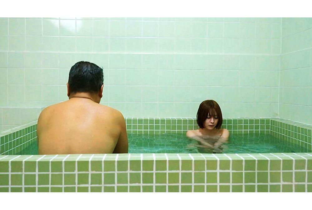 FTHTD-181 A Female Student And A Middle-aged Caretaker Spend New Year's Alone In A Student Dormitory. Unable To Control Her Urges Towards A Young Body... A New Year's Eve Deep Throat Fuck All Night Long. Screenshot 1