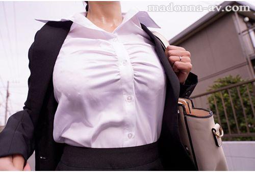 JUQ-774 A Married Woman With J-cup Breasts Bounces Around And Comes To Work Just In Time To Avoid Being Late, And Is Made To Cum Until The Start Of The Shift In A Sweaty Sexual Encounter. Screenshot