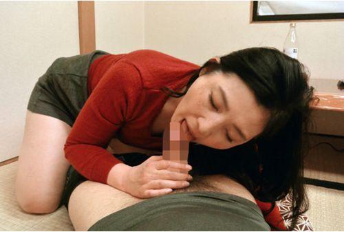 OKAX-856 Mother Who Loves Ji Po Juice Gives Her Son Oral Ejaculation Fellatio 24 People 4 Hours Screenshot
