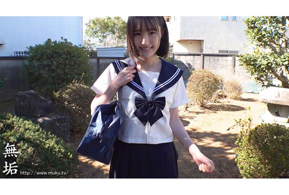 MUDR-394 A Sexually Charged, Overly Erotic Schoolgirl In Uniform, Drenched In Sweat, Devours A Man In A Frenzied, Insatiable Sexual Encounter. Aoba Haru Screenshot 2