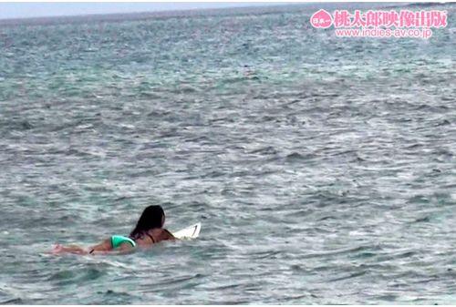 YMDD-069 100% Ishigaki Production!Well-known Local Professional Surfer Shock AV Debut! ! ! Emily 22 Years Old Screenshot