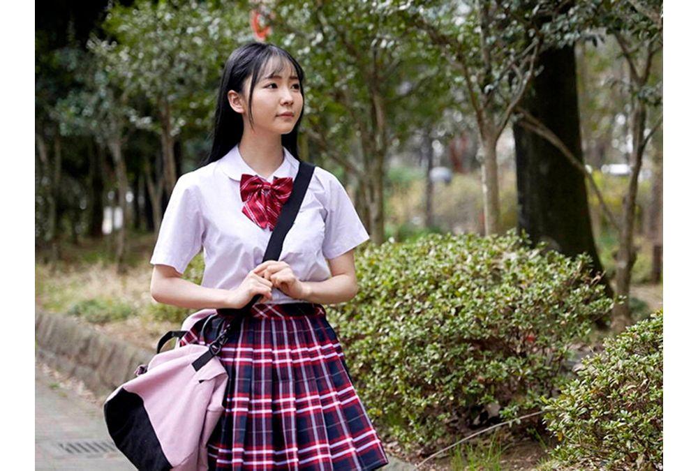 GVH-877 [First Time Drinking Urine] "I Love My Master's Pee!" Gulp, Gulp, Gulp, Convenient Urine-drinking J-type Maid Meguri Minoshima Screenshot 2