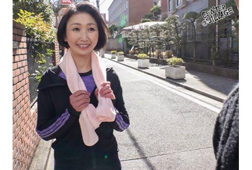 TOEN-42 Mitsuyo Ikuno, A Jogging Wife With Healthy Skin Who Is Forced To Screw A Big Cock Into A Neighbor's Unemployed Man And Drowns In Pleasure After A Long Absence Screenshot