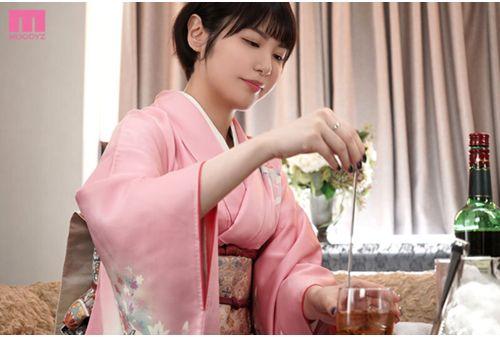 MIFD-538 Newcomer: A Young Mom Who Loves Older Men And Works At A High-end Club In Roppongi That Is Frequented By Famous Actors Takes Off Her Kimono And Makes Her AV Debut! Kokomi Kiriyama Screenshot