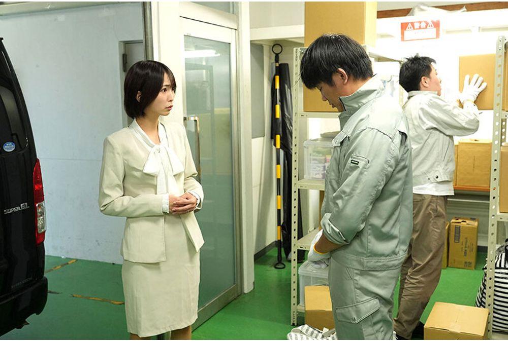 NGOD-310 A Wife With A Penis: While A Hard-working Wife Working At The Head Office Was Arranging The Items On Display, She Was Made To Squeal With Pleasure By The Sweaty, Smelly, Huge Cocks Of The Warehouse Workers... Yukine Nakazaki Screenshot 3