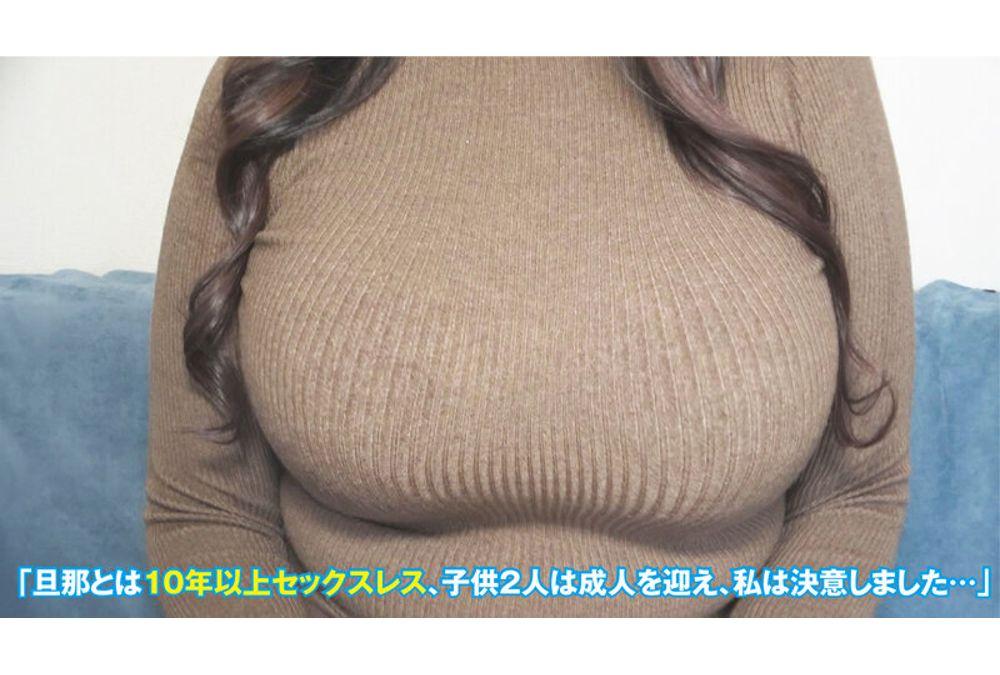 MAQQ-005 [A Dancer With A Barrel Body That Will Make Any Maniac Drool] An Incredibly Tight Waist! Aged Meat That Shakes Wildly! Married Busty Belly Dancer Makes A Shocking Debut! Sanae (45 Years Old) Screenshot 4