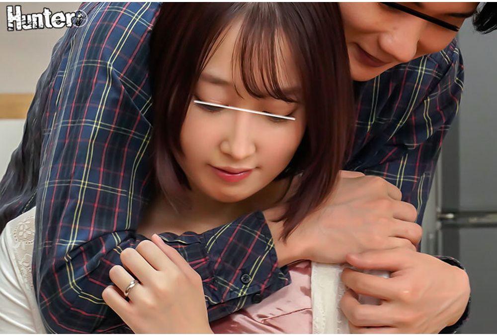 HUNTC-400 "Just A Kiss. No More..." He Had Agreed To Just Kiss His Sister-in-law, Hiding It From His Brother, But... Their Passionate Kiss, With Their Tongues Entangled, Ignited The Flames And They Couldn't Contain Themselves... 2 Screenshot 1