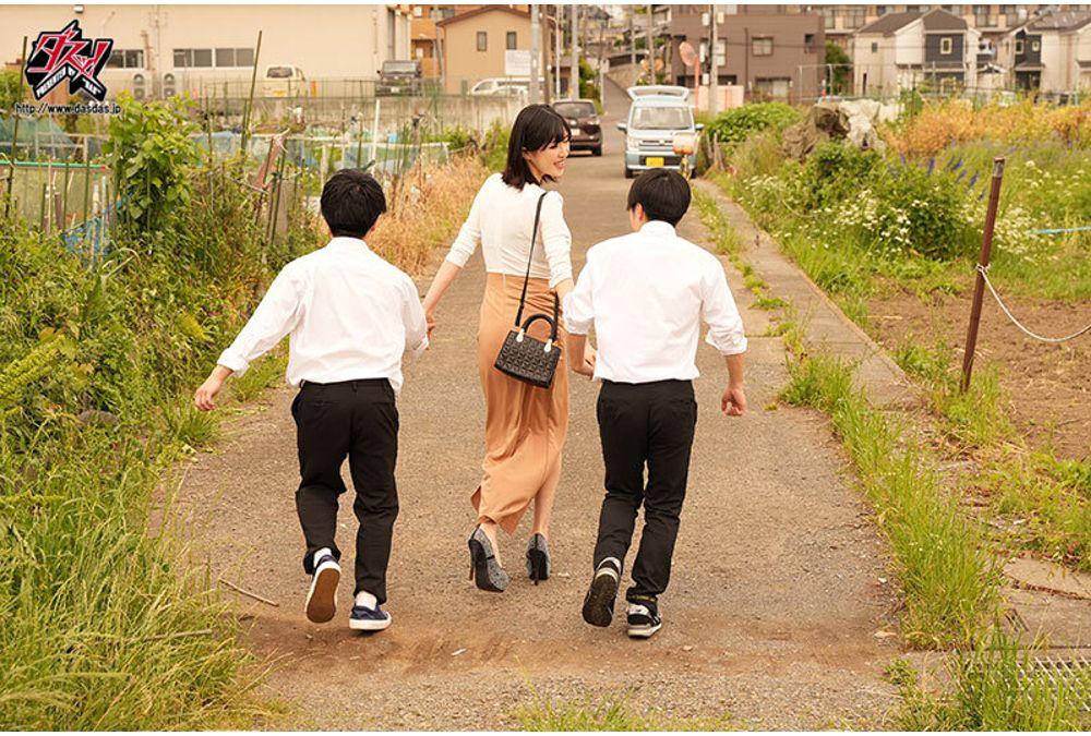 DASS-815 A Short Virgin And A Giantess Have Sex. A 192cm Big-breasted Woman Descends. I Like Women With Big Breasts And Big Asses. Honoka Tsujii Screenshot 1