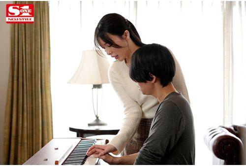 SONE-253 Close-up One-on-one Lessons With A Kind Piano Teacher Who Seems Like She'll Get It 100% If She Pushes Him Rei Kuroshima Screenshot