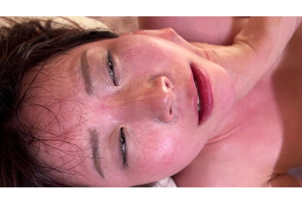 REAL-946 Parasitic Swapping Rape: A Newlywed Couple With Zero Sense Of Chastity Moves In Next Door And Gets Trained, Distorting Their Sexual Habits... Screenshot 2