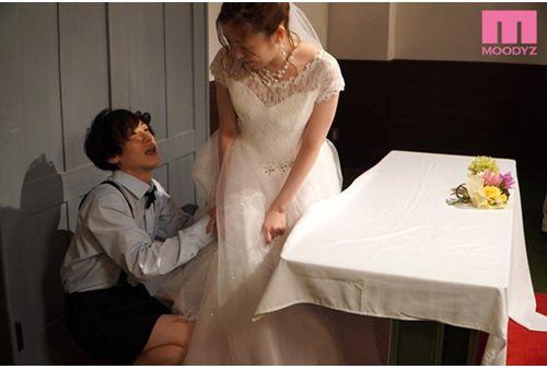 MIAA-408 During The Wedding Ceremony, Ikuiku Bride Higashi Nozomi Who Is Made To Have Convulsions Incontinence By Sneaking Into The Skirt Of Shota Boy Who Loves Cracks Even Though Her Relatives Are By Her Side Screenshot