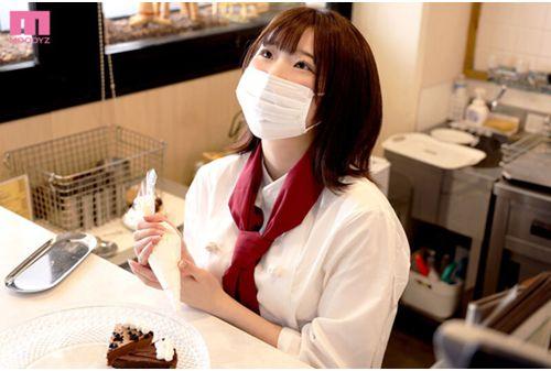 MIFD-485 Newcomer - An Amateur Pastry Chef Who Is Currently Training At A 2-star Miyun Restaurant. Her Sexual Desire Is So Strong That She Takes Off Her Mask And Makes Her AV Debut With Her Breasts Exposed And Creampied! ! Rin Screenshot