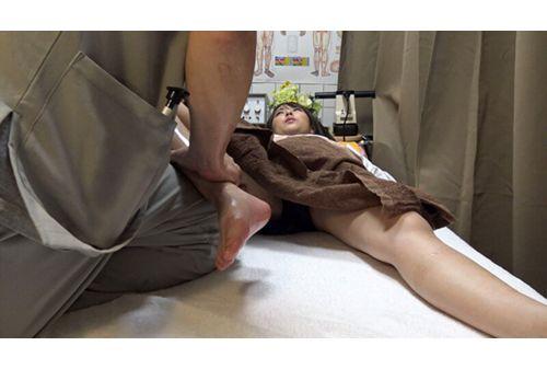 NUBI-065 Slut ● Massage 4 Manipulative Treatment Center Voyeurism A Girl With A Stunned Consciousness Sleeps And Agonizes Herself Screenshot