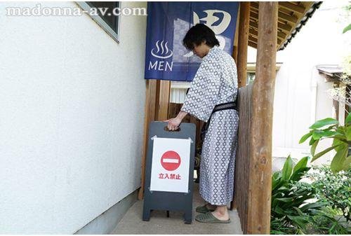 JUQ-973 I Gave My Wife Only A Towel And Let Her Go Into The Men's Bath Where Pervert Men Gather. Aoi Ichino Screenshot