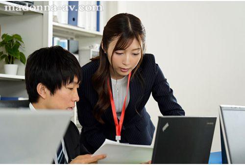 JUQ-915 Imai-senpai, Who Is Rumored To Be The "director's Mistress," Keeps Staring At Me From Across The Table While I'm Working. Screenshot