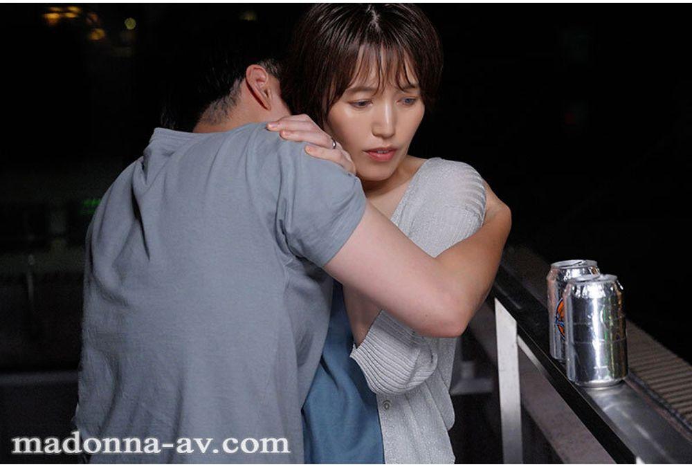 ROE-421 "Marry Me When You Grow Up," The Boy Who Said This To Me Showed Up As My Daughter's Fiance... The Night He Announced Their Marriage, I Found Myself Engrossed In His Grown-up Body. Hoshi Fuyuka Screenshot 1