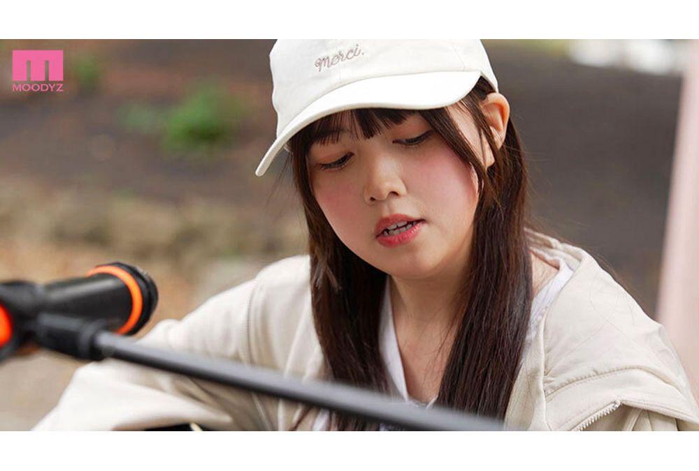 MIFD-724 A Poor Girl Who Moved To Tokyo Dreaming Of Becoming A Singer Is Lured By A High-paying Part-time Job And Secretly Appears In An Adult Video! With Only One Previous Sexual Partner, This Innocent, Legally-aged Loli Girl Makes Her Shy Orgasm Debut. (Shiramiya Moe, 22) Screenshot 2