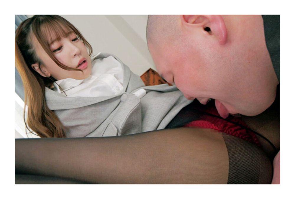 GVH-864 A Hot Summer Day, A Big-assed Office Lady In Black Pantyhose Drives A Man With Her Beautiful Legs Into A Pile-driving Piston-like Riding Position, Pounding Him Until He Ejaculates. A Reverse Take-home Slut House. - Aya Konami Screenshot 6