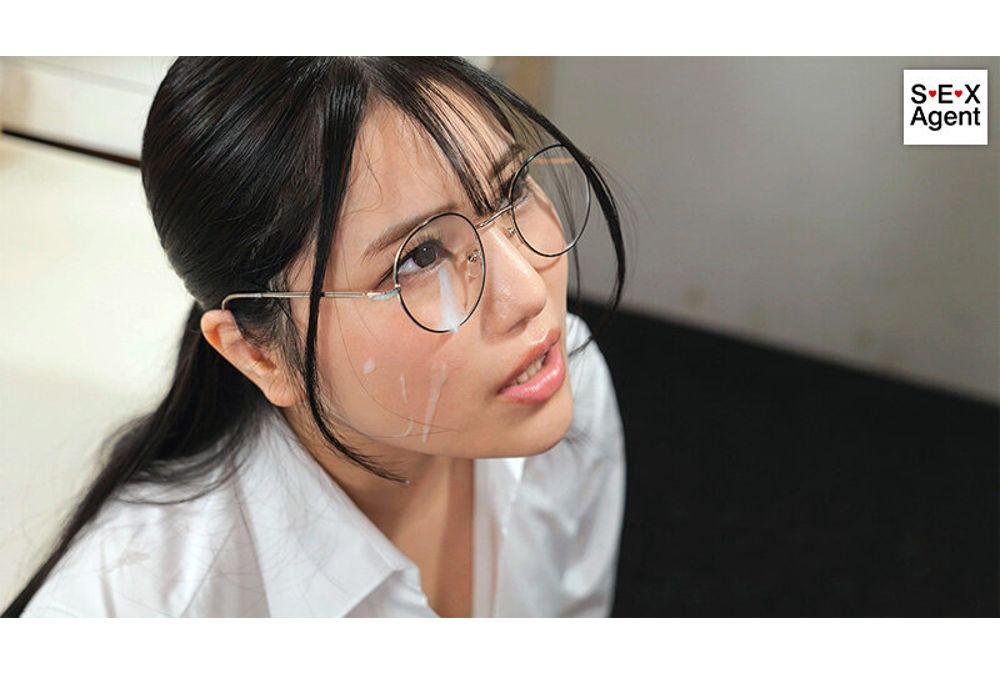 AGAV-168 Glasses-wearing Facial Cumshot Story: After Regular Working Hours, I'm Alone With My Arrogant Female Boss Doing Unpaid Overtime - Shiori Screenshot 2