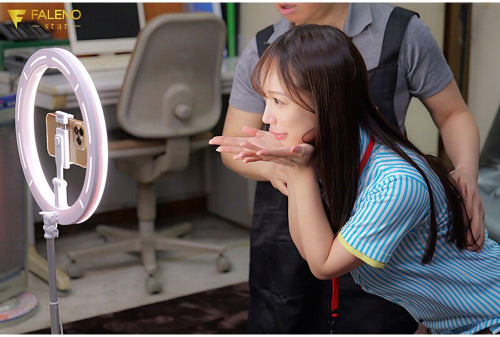 FNS-042 If You Upload A Video To SNS In This Extreme Lingerie During Your Break From Work... Men Will Come One After Another And Your Pussy Will Have No Time To Rest - Yoda Rin, A Part-time Worker At A Convenience Store Screenshot 1