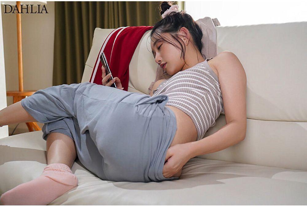 DLDSS-467 My Older Sister In Her 30s Is Good At Working Outside But Lazy At Home, And I Can't Stand It Anymore When I Cum Inside Her From Behind! Chiharu Mitsuha Screenshot 2