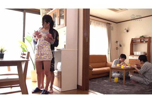 HBAD-494 The Mother Of Her Son's Friend, Masaki Gaki, And Her Semen-covered Mother-Hotaru Mori Screenshot