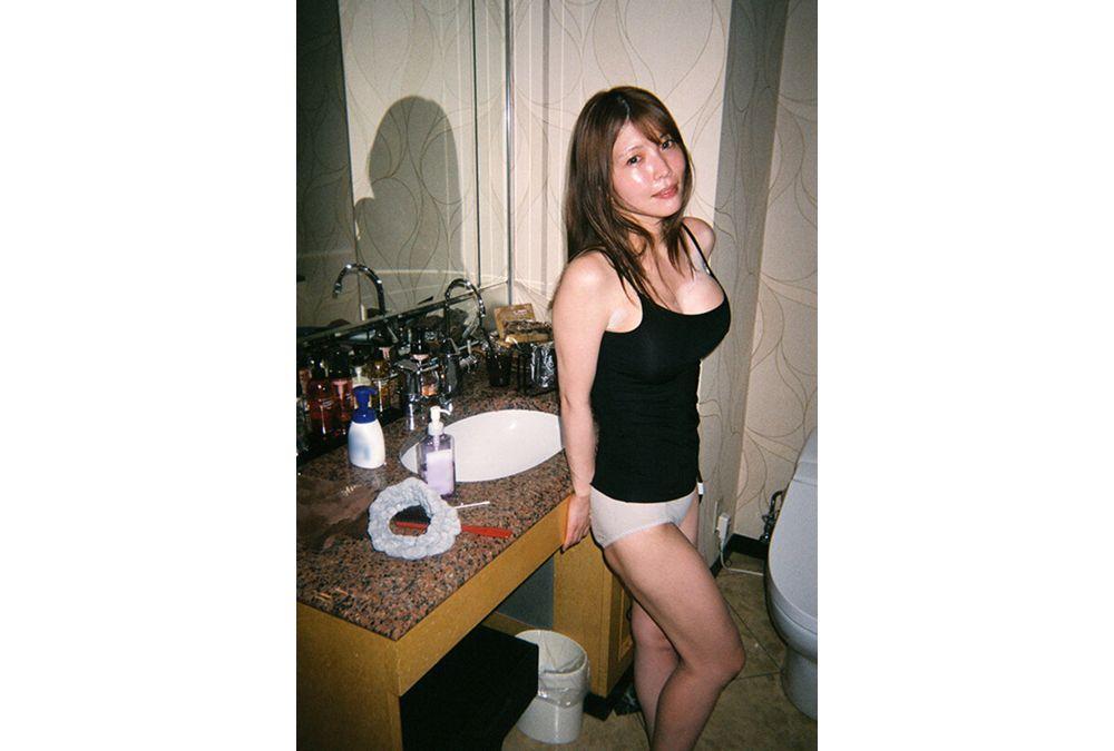 JERA-032 A Married Sex Friend, Akari Niimura, With Whom I Have The Best Chemistry, And I Had A Night-to-morning Affair Where We Licked Each Other All Over Like Slugs And Drank Each Other's Semen. Screenshot 5