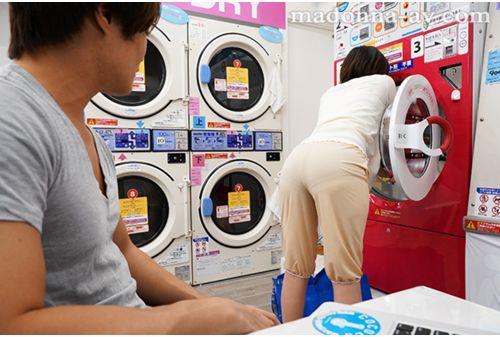 JUL-170 Married Woman Dropping Her Underwear At A Coin Laundry Yuki Nanao Screenshot
