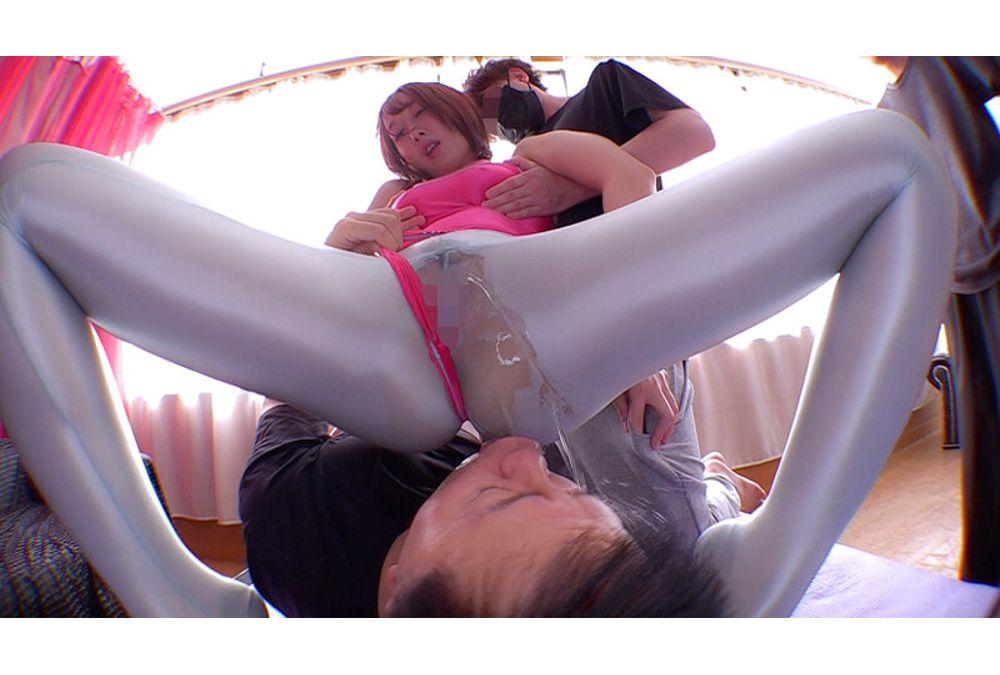 FLAV-412 This Perverted, Big-assed Swimming Mom With Rock-hard Nipples Is Our Sex-gratifying Urinal. This Frustrated, Lewd Wife Is A Horny Sex Monster! Her Throbbing, Lewd Pussy Can't Hold Back, So She Shakes Her Hips And Squirts, Taking A Big Dick In Her Mouth And Peeing With Pleasure. This Masochistic, Slutty Wife Shakes Her Ass And Cums Like Crazy. Mizuki Sakino Screenshot 4