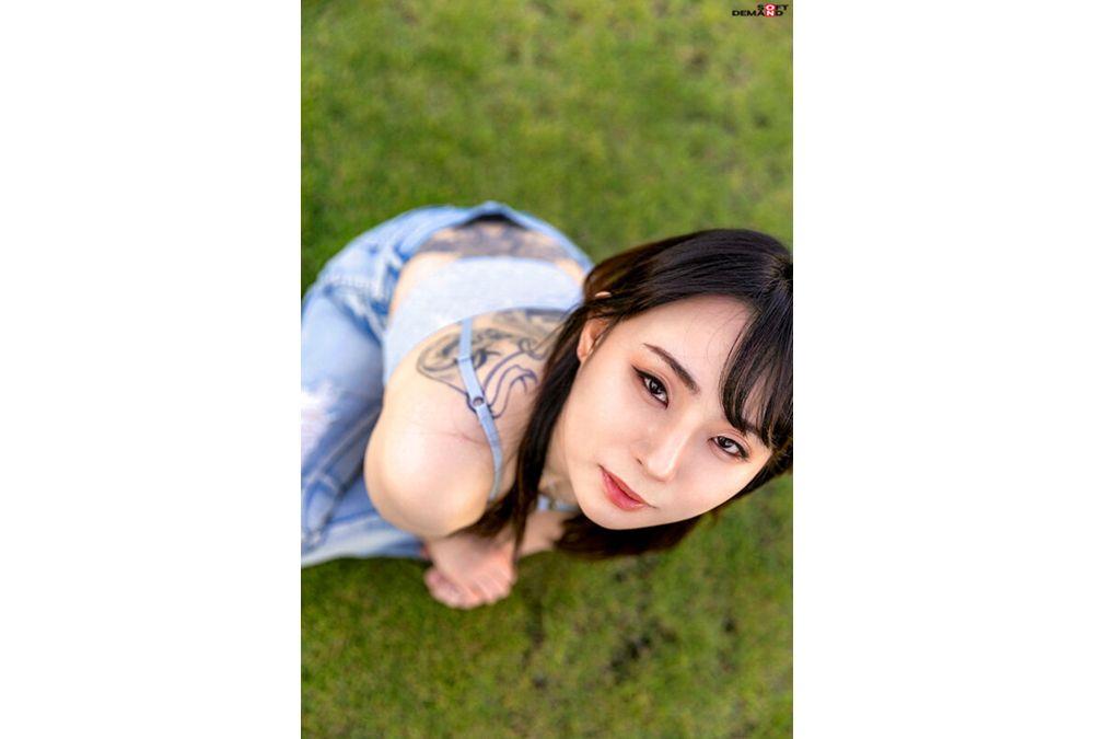 SDAM-106 ``I'm Taking My Clothes Off For My 5-year-old Daughter.'' A Mom Who Usually Works Part-time At A Dry Cleaner's Shop And Is Wearing Black And Gray On Her Back Appears In An AV. Ichijo Hisui (tentative Name) *First Hot Spring In My Life. Screenshot 5