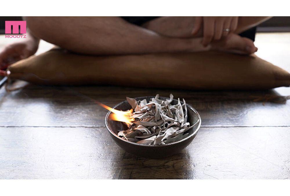 MIAB-625 "It's Boring In The Countryside, So Let's Have Some Drug-induced Sex." I Returned To My Hometown, But It Was So Boring That I Started Devouring The Men In The Village Every Day, Becoming A Crazy Busty Wife Who Repeatedly Engages In Vulgar Adulterous Sex With Her Brain-defective Partner. Screenshot 2