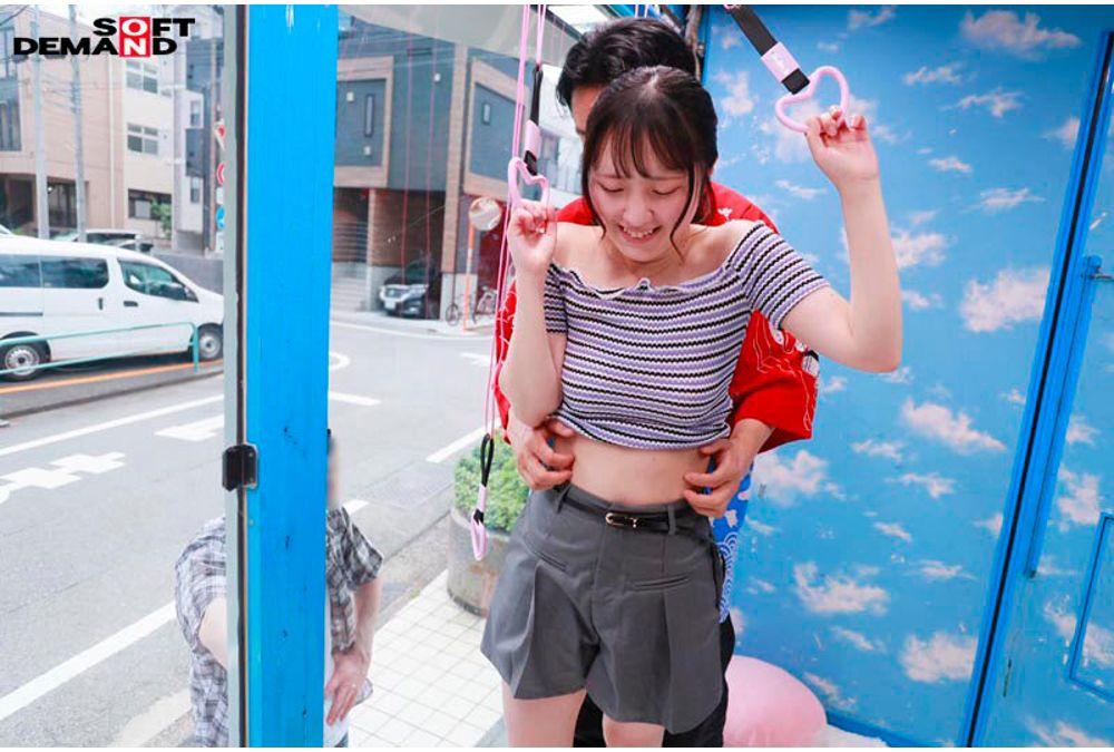 SDMM-212 Magic Mirror Number Bus: You Absolutely Mustn't Get Too Excited!!! With Your Beloved Boyfriend, You'll Be Playing A Tickling Endurance Game 30cm Behind A Mirror, Where A Skilled AV Actor Will Tease You To Your Heart's Content With His Amazing Skills!!! Featuring 5 Girls With Beautiful Off-the-shoulder Collarbones Screenshot 2