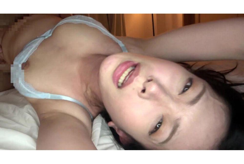 MADV-619 "Don't Say It..." My Sister-in-law, A Model-worthy Office Lady, Came To The House While My Wife Was Away... She Showed Me Her Defenseless Curves And Came On To Me... I Couldn't Resist And Ended Up Cumming Inside Her Over And Over Again... Kasumi Amamiya Screenshot 7