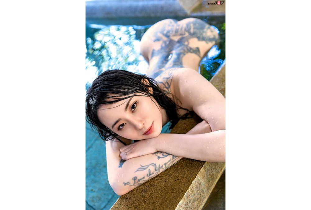 SDAM-106 ``I'm Taking My Clothes Off For My 5-year-old Daughter.'' A Mom Who Usually Works Part-time At A Dry Cleaner's Shop And Is Wearing Black And Gray On Her Back Appears In An AV. Ichijo Hisui (tentative Name) *First Hot Spring In My Life. Screenshot 6