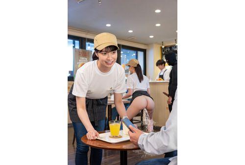 SGKI-003 ``Welcome Customers, This Is Smile Cafe.'' A Close Look At The Cafe Staff, Who Always Have A Smile On Their Faces No Matter What They Do While Serving Customers, And Who Have The Highest Level Of Customer Satisfaction. Screenshot