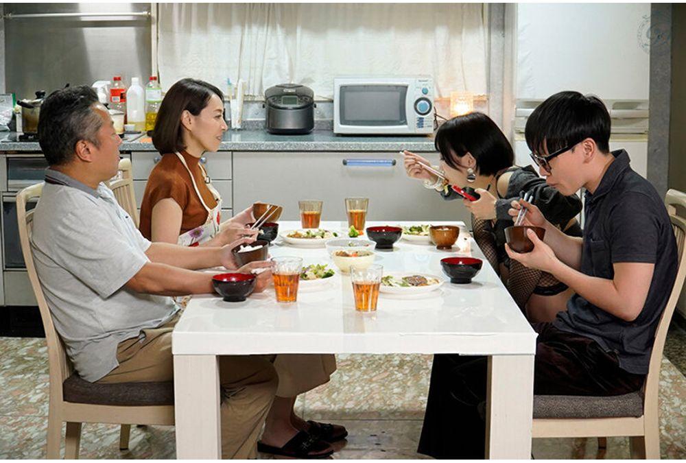 DLDSS-530 "Auntie, What Kind Of Education Are You Giving Your Son?" A Family Sexually Dominated By Their Son's Delinquent Girlfriend. (Tanihara Nozomi / Nagasaki Yukine) Screenshot 4