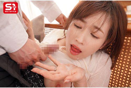 SONE-795 A Long-lost Mother Is Asked By Her Friend To Help Her Son With His Sexual Needs, But Is Completely Defeated By The Young, Insatiable Cock. Saki Okuda Screenshot 4