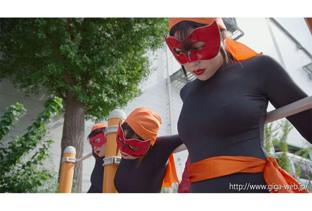 SPSE-82 Female Combatant Swallowed Whole Screenshot 4