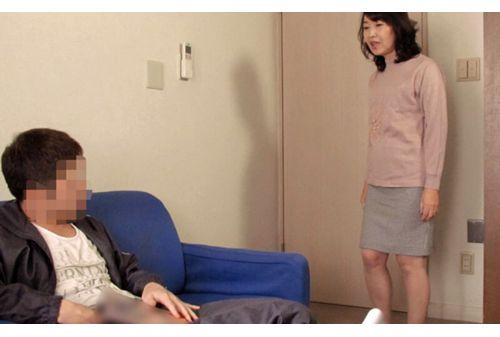 DBNK-005 Sudden Domestic Incest - I Asked My Mother To Have Sex With Me While She Was Wearing A Bath Towel After Taking A Bath...4 Hours Screenshot 3