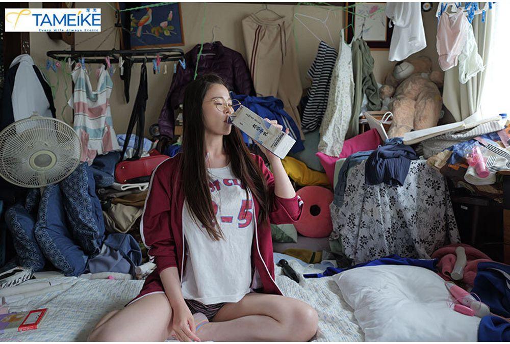 MFYD-200 Spent A Week Having Sex With My Slovenly, Busty Aunt In A Suffocatingly Messy Room. Screenshot 6