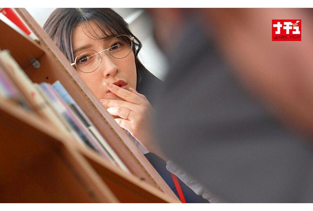 NHDTC-202 A Beautiful Librarian Who Likes Younger Men Secretly Gives A Young Man A Handjob Through A Bookshelf, Making Him Ejaculate, And Then Has Sex With Him While He Tries To Suppress His Moans, Even Letting Him Cum Inside Her. Screenshot 4