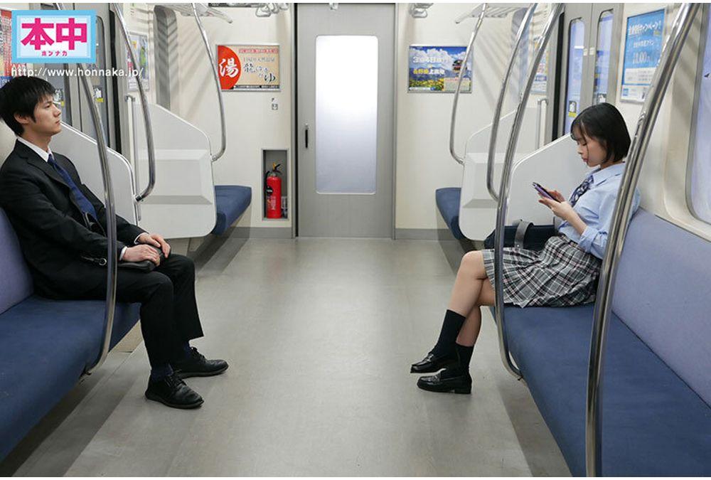 HMN-885 On The Last Train On Friday, A J-pop Idol, A Mischievous Girl With A Panty Flash And Thighs, Seduced Me, A Tired Salaryman, And In The Empty Carriage, She Secretly Let Me Cum Inside Her. Hinata Natsu Screenshot 2