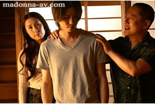 JUQ-947 The Story Of The Struggles Of A Large Family's Mother, Mariko, Who Is Addicted To Raising Her Eight Beloved Sons And Their "incestuous" Sex Life. Mariko Sada Screenshot