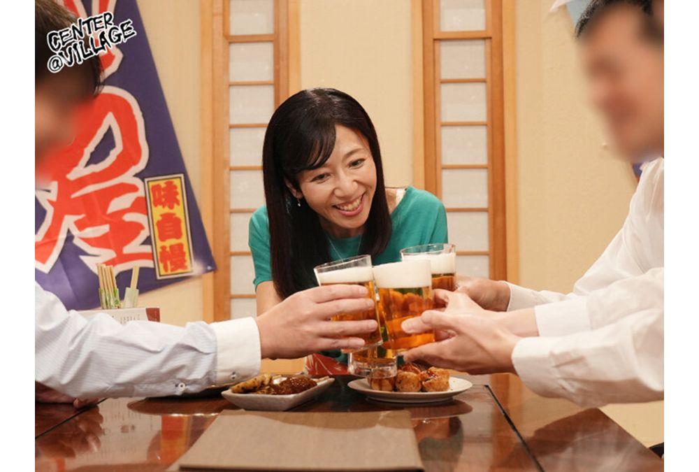 EUUD-74 Yes, With Pleasure! Izakaya Center Village Where You Can Order Anything. "Today's Customer Is Saegusa Reimi." Drinking Feels Good, And The Sex Afterwards Is Super Good!! Screenshot 2
