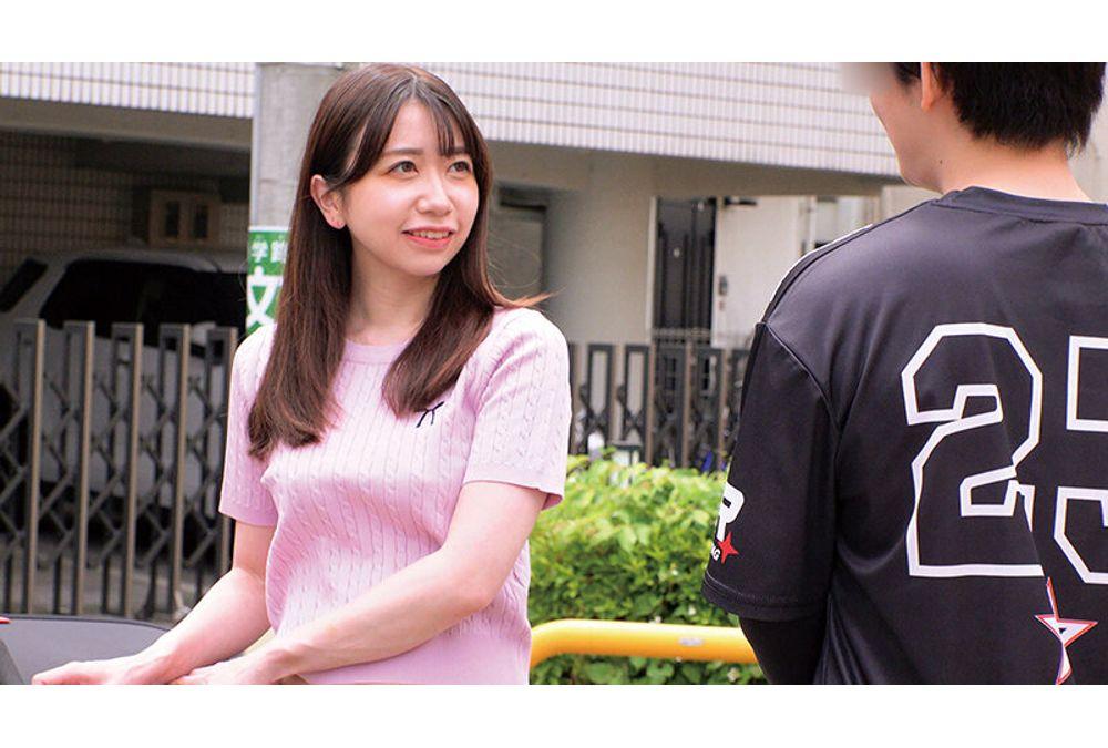 SKMJ-690 A Big Dick Is Immediately Inserted Into The Tight Pants Of An Amateur Wife Who Is Still A Virgin After Giving Birth And Pushing A Stroller! A Big Dick Is Forced Into Her Long-neglected Pussy, And She Is Forced To Cum With High-speed Piston-like Sex, Resulting In Multiple Orgasms! "Please Forgive Me..." She Says, And He Thrusts His Dick Hard Into The Depths Of Her Uterus, Resulting In Multiple Raw Creampies! Screenshot 3