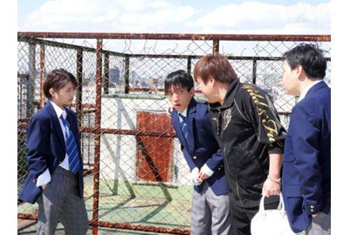 STARS-081 Mahiro Yui A Boy's Appearance Is Barked And Gangbanged ... Screenshot
