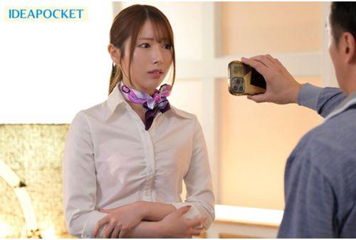 IPZZ-149 Yume Nishimiya, A New Esthetician Who Fell In Love With A Middle-aged Man Whom She Hated, Pushed His Erect Penis Against Her During A Massage And Inserted 2 Cm Through The Cloth. Screenshot 4